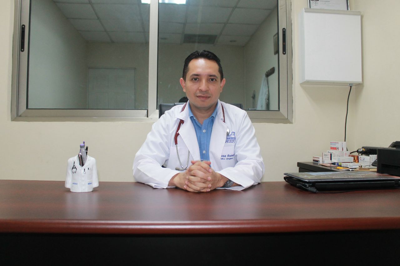 Dr. Edgar Manrique Sosa Romero 